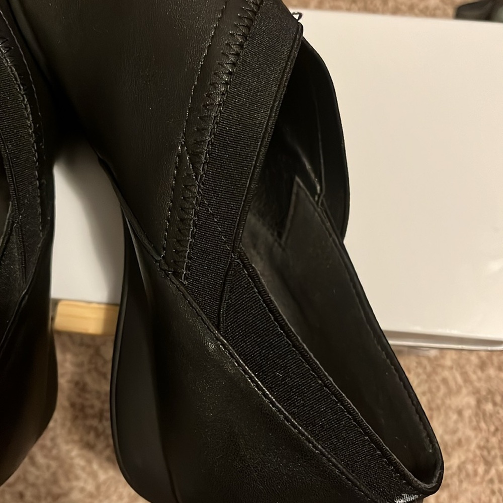 NWT size 81/2W black bootie like slip on black shoes